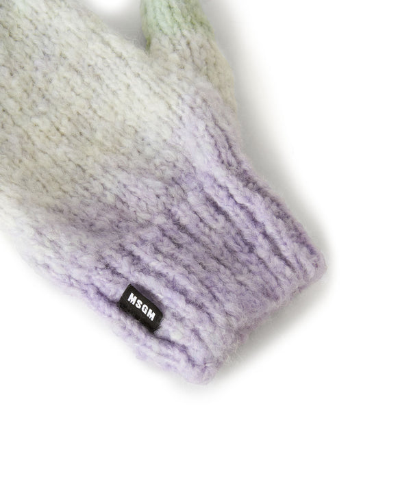 Knitted gloves