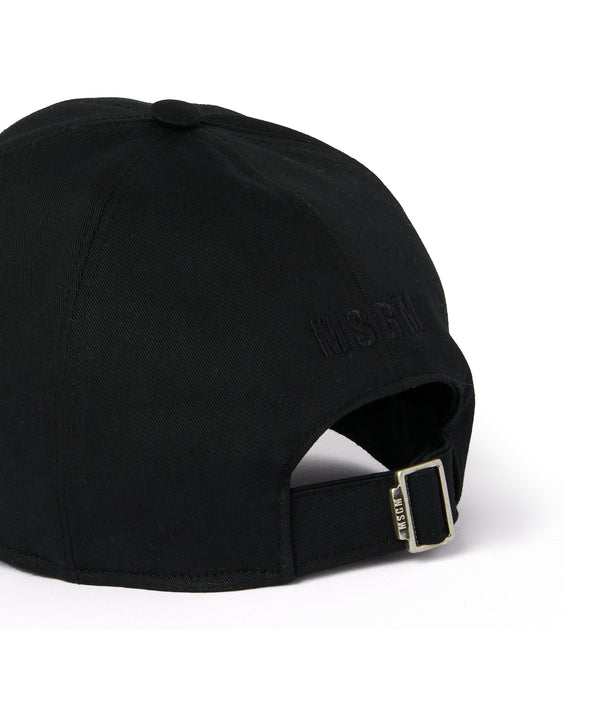 Baseball cap with embroidered  "duro"