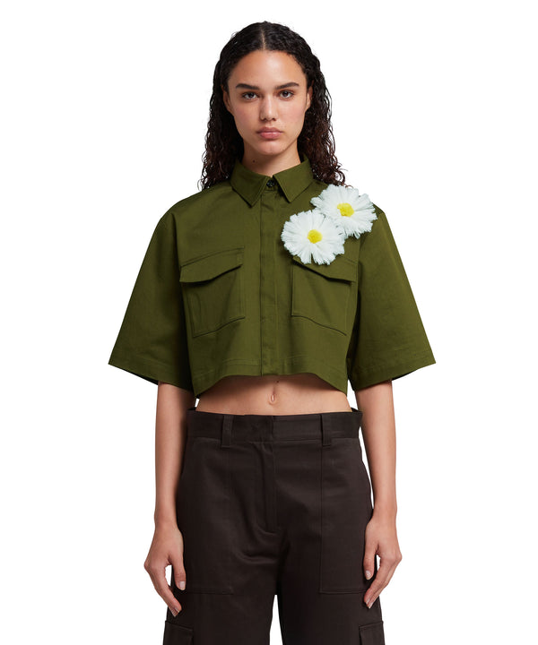 Stretch cotton gabardine crop shirt with daisy application