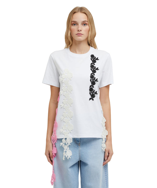 T-Shirt with lace application
