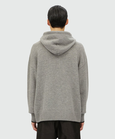 Blended cashmere sweater with "TheMwave" patch