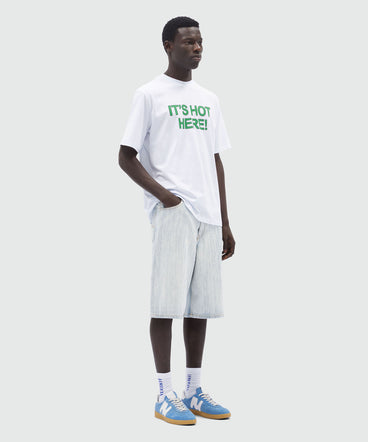 White organic cotton T-Shirt with quotes "IT'S HOT HERE!"