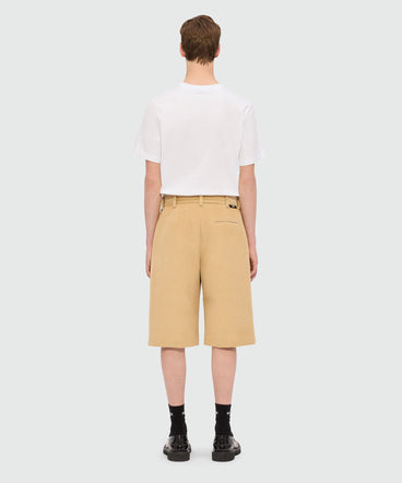 Beige Bermuda shorts in scubbated velvet
