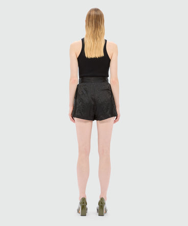 Shorts neri in duchesse crincklé con fiocco