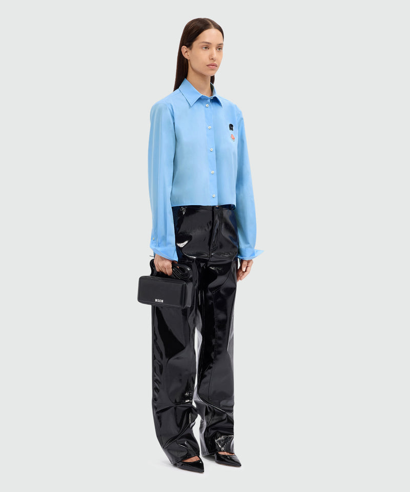 Light blue cropped poplin shirt with "TheMwave" embroidery and pink patch 82 Women 