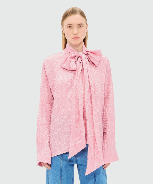 Pink satin shirt with a wrinkled effect and a jacquard "TheMwave" motif