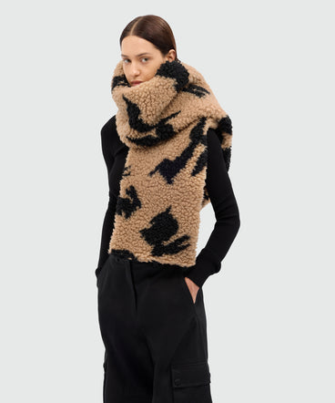 Beige maxi teddy scarf with "Follow the Rabbit®" motif