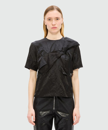 Top nero in duchesse crincklé con fiocco