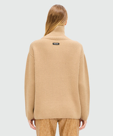 Maglione a collo alto beige con dettaglio colorblock