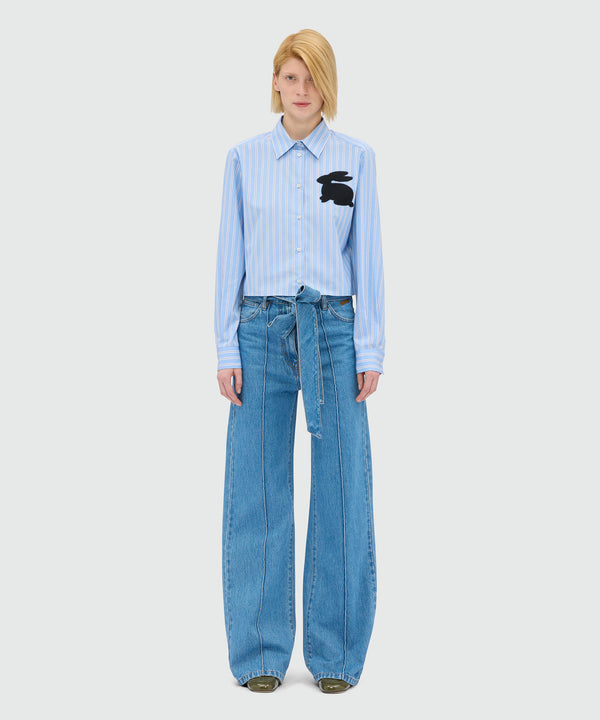 High-waisted blue denim trousers with belt
