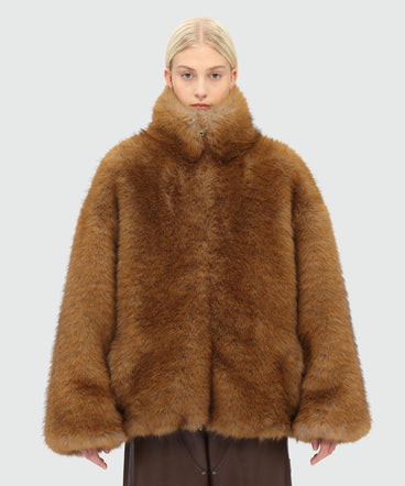 Cappotto corto beige in eco-pelliccia