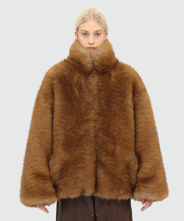 Cappotto corto beige in eco-pelliccia