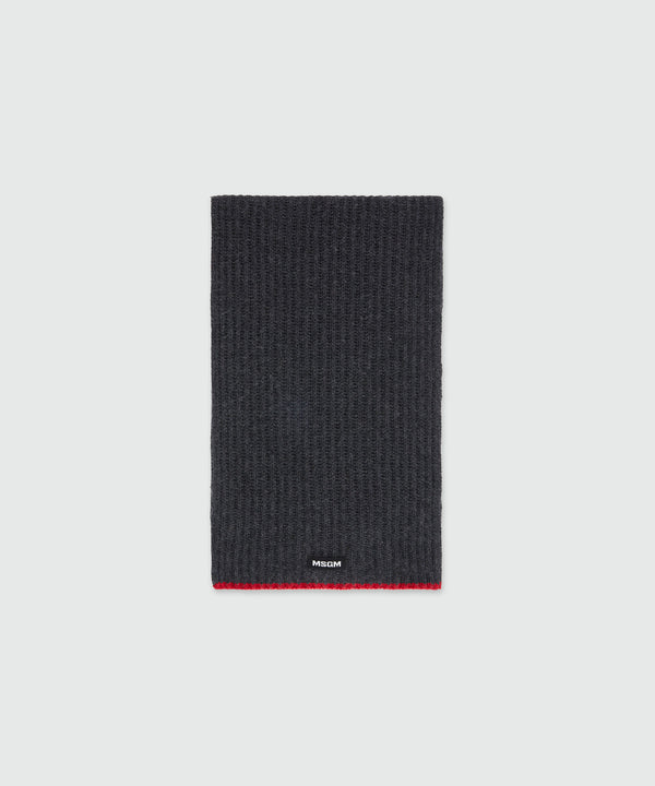 Anthracite scarf with red profiles