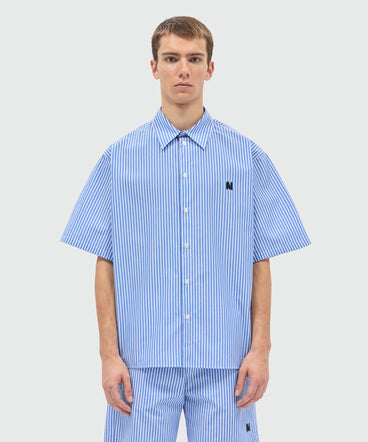 Light blue striped cotton poplin short-sleeve shirt with classic collar and front patch