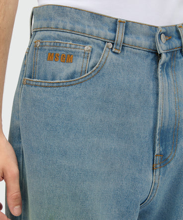 Medium-wash denim trousers with localized distressing, five-pocket design