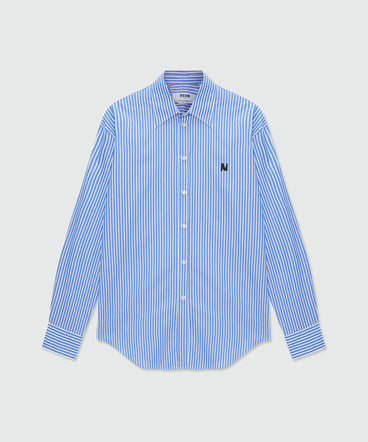 Camicia blu in popeline rigato e ricamo su petto