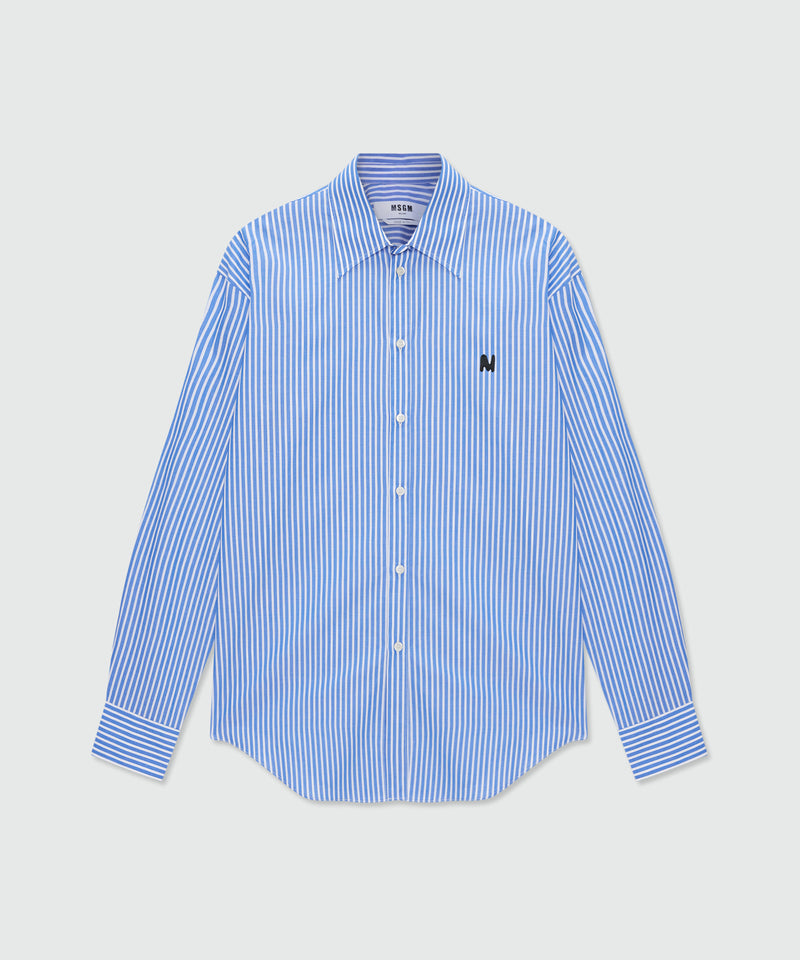 Camicia blu in popeline rigato e ricamo su petto 84 Donna 