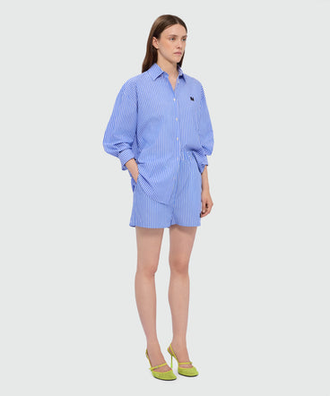 Camicia blu in popeline rigato e ricamo su petto