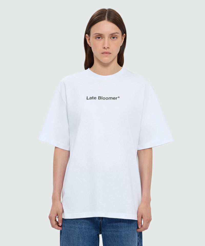 White short-sleeve cotton jersey T-shirt with "Late Bloomer" quote print on the front 01 Donna 