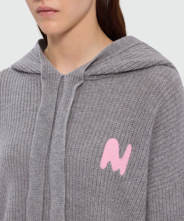 Maglia grigia con cappuccio in misto cashmere con ricamo MWAVE e manica a ballon