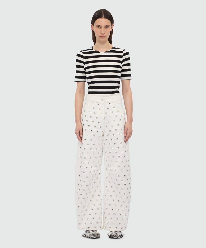 White barrel-fit trousers with studs. 02 Donna 
