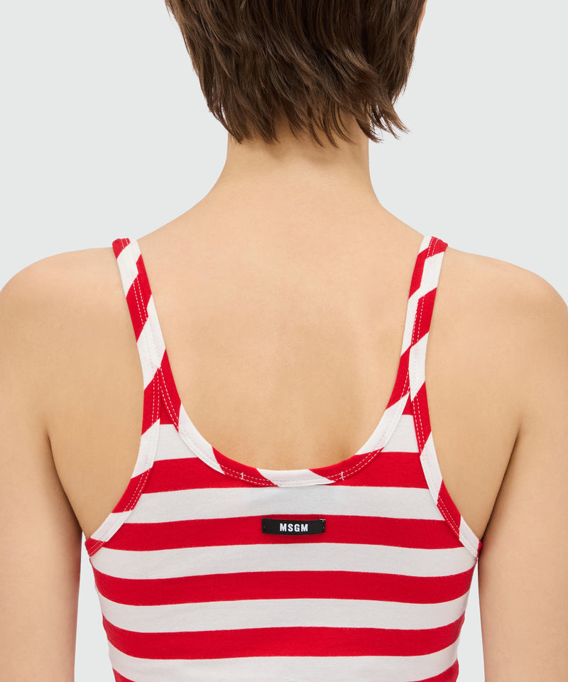 White and red striped jersey top. 18 Donna 