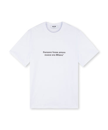 T-shirt girocollo con quote "Pensavo fosse amore invece era Milano"