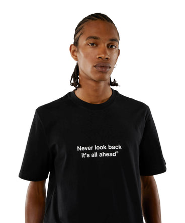 T-shirt girocollo con quote "Never look back it's all ahead"