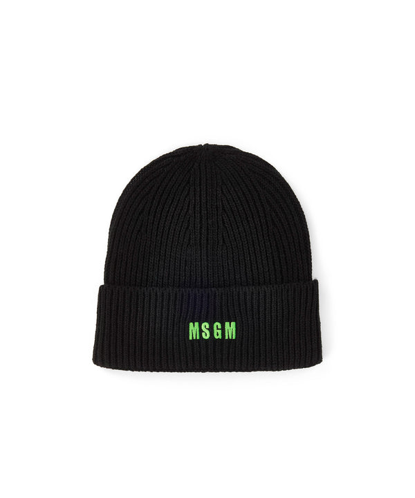 Ribbed cap with embroidered logo